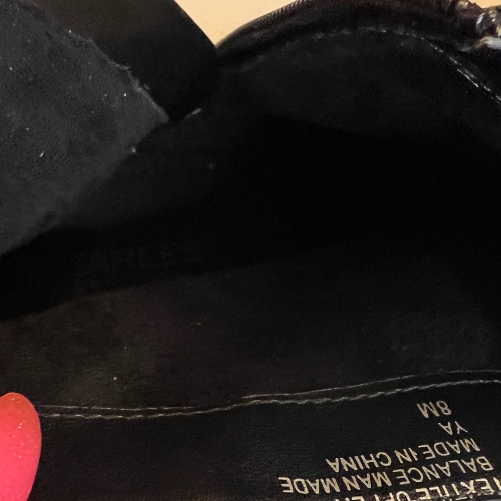Charles by Charles David Quincey Bootie mismatched 2 sizes right 8M left 7 1/2M - Picture 7 of 12
